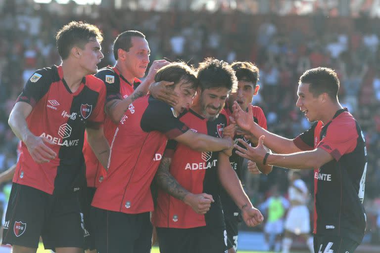 Newell's recibe a Defensa y Justicia en el estadio Marcelo Bielsa