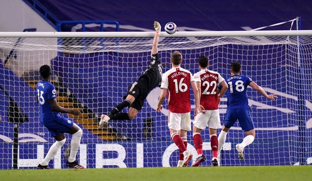 Kurt Zouma hits the crossbar