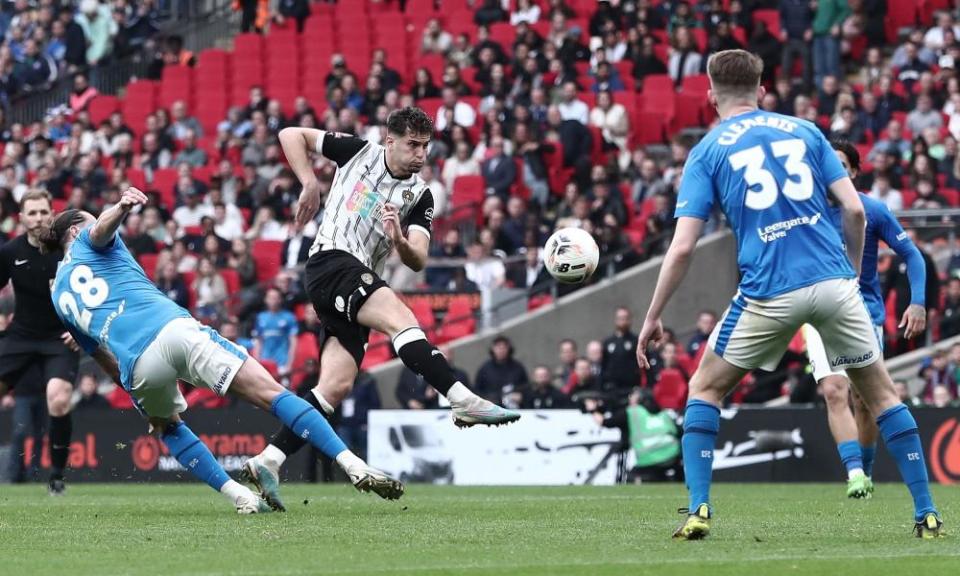 Ruben Rodrigues equalises in extra time for Notts County.