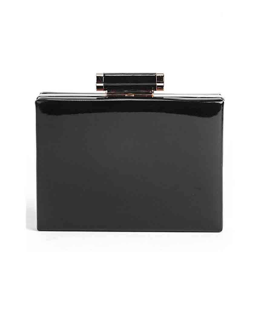 <p>BOOHOO Orla Patent Box Clutch Bag, $30, <a href="http://www.boohoo.com/new" rel="nofollow noopener" target="_blank" data-ylk="slk:boohoo.com;elm:context_link;itc:0;sec:content-canvas" class="link ">boohoo.com</a></p>