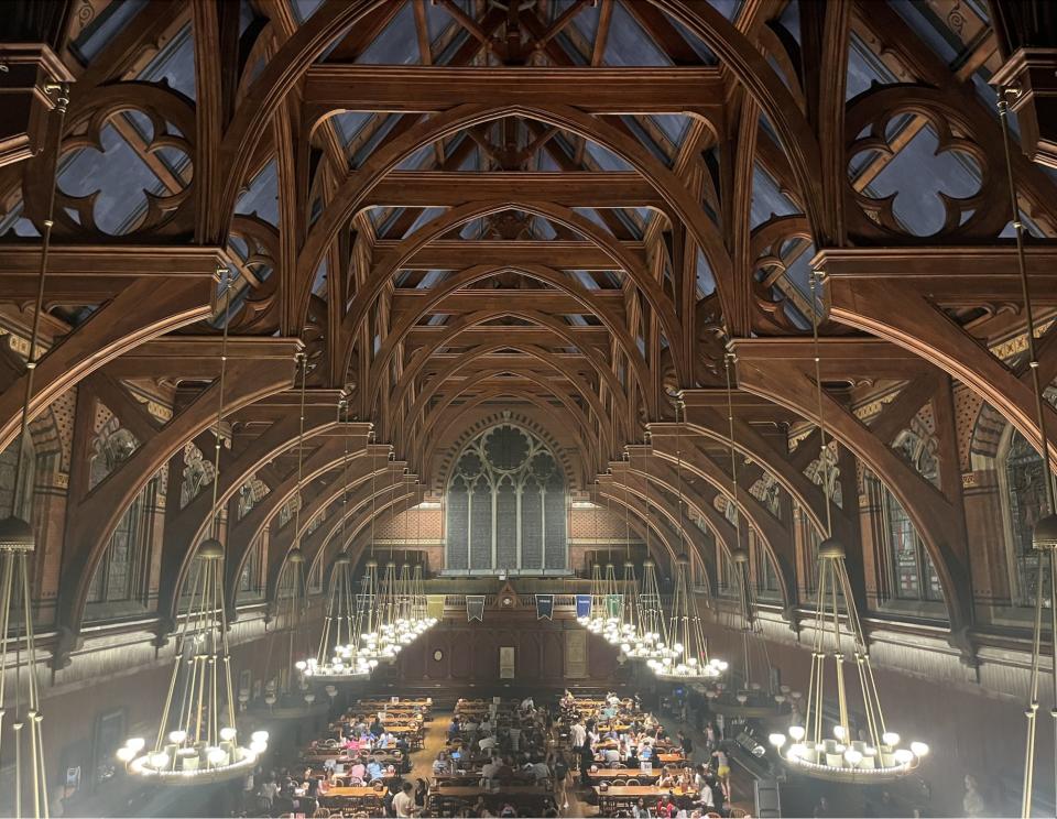 freshman dining hall at harvard