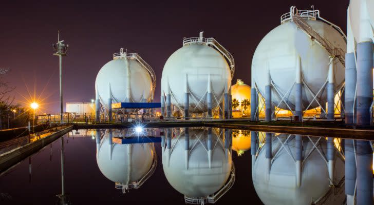 TELL stock: a row of natural gas tanks pictured in the evening. Natural gas stocks
