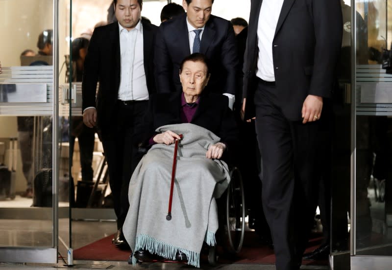 Lotte Group Founder Shin Kyuk-ho arrives for a trial at a court in Seoul