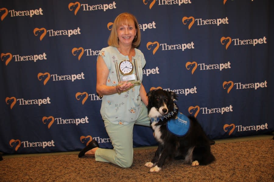 Therapet Kate and Claudia Schmitt are the new visitation team of the year. Photo courtesy of Therapet.