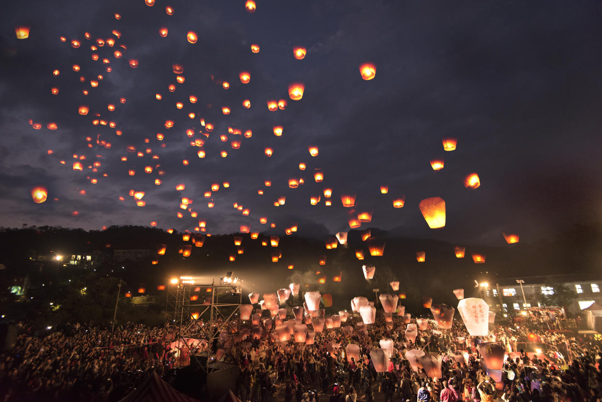 “Releasing Sky Lantern” represents one of the traditional cultural festivals in Taiwan. (Photo: Getty)