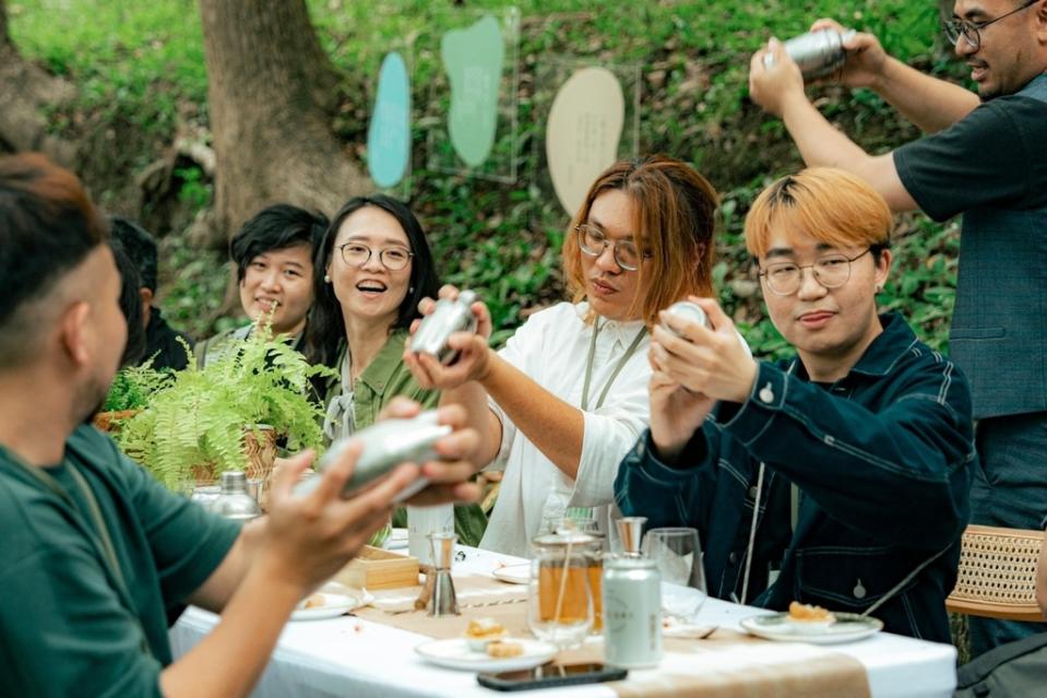 《圖說》陶瓷藝術園區本週舉辦「草地吧：野餐共聚」將邀請受美國、法國、荷蘭邀請授課的國際調茶師「茶思特」進行三峽碧螺春在地特色調飲教學。〈文化局提供〉