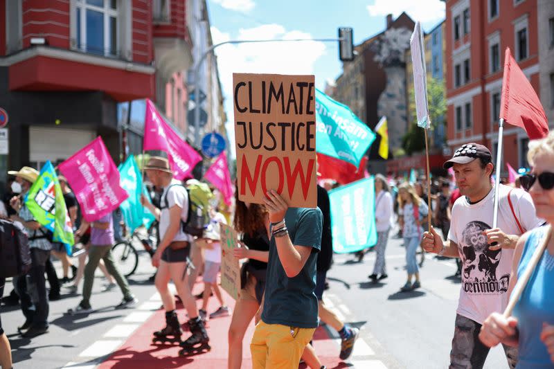 Foto del sábado de una manifestación en Múnich antes de la cumbre del G7.