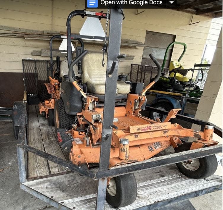 A picture of stolen lawn equipment from the city of Dunnellon