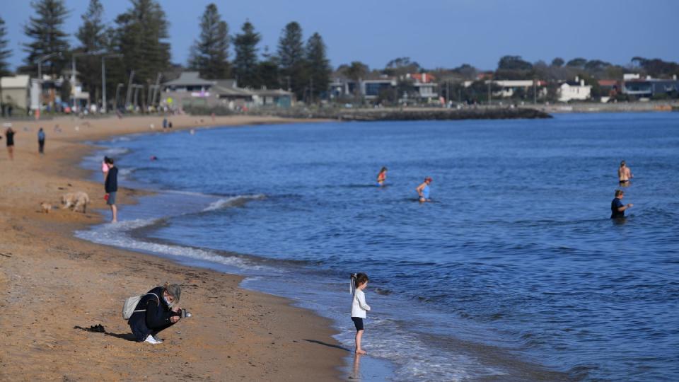 Die Coronavirus-Beschränkungen sind heute in der australischen Stadt Melbourne leicht gelockert worden, da Victoria in den vergangenen 24 Stunden lediglich 35 neue Infektionsfälle und sieben Todesfälle verzeichnete.