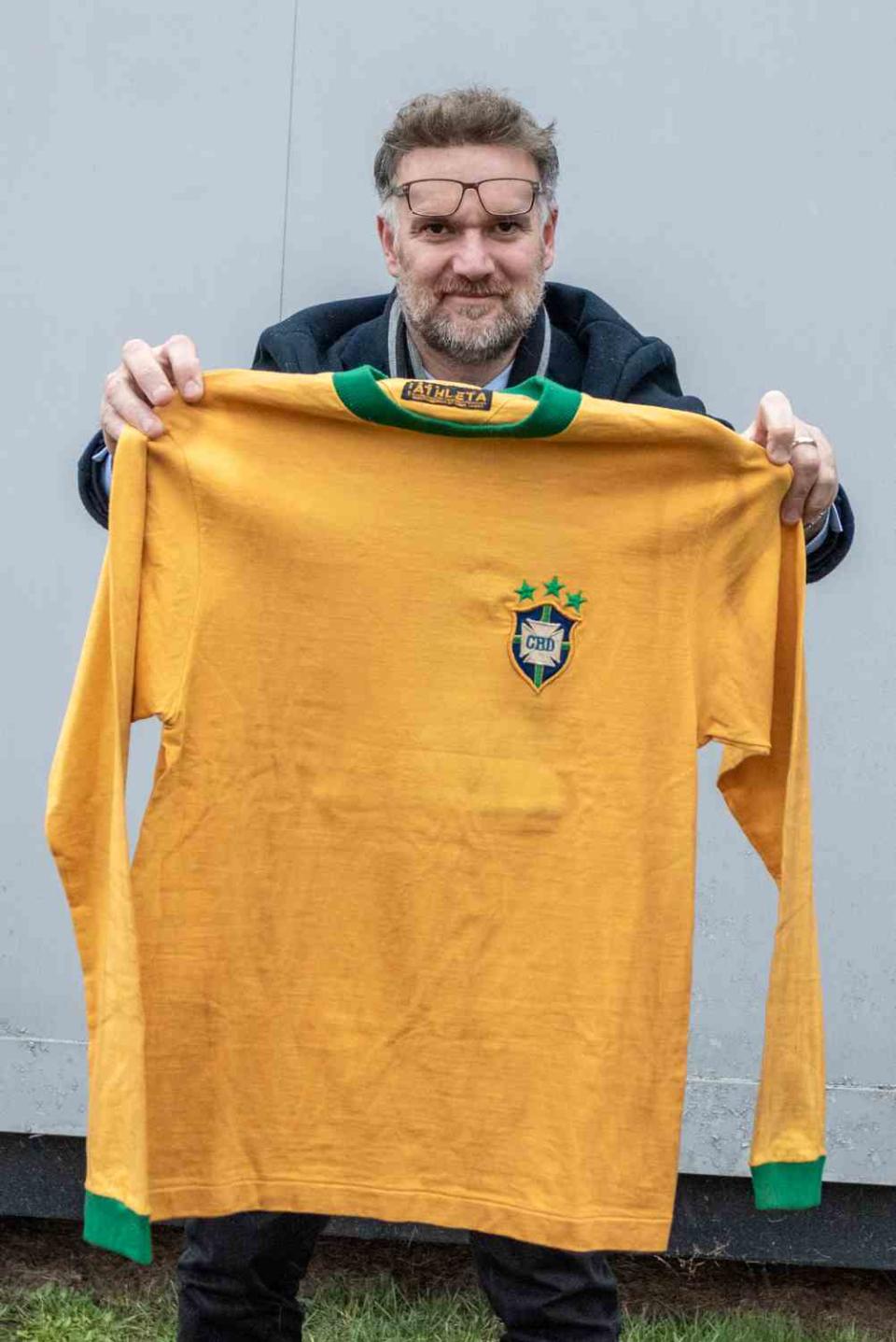 Charles Hanson, owner of Hansons Auctioneers, with the Pele shirt (Mark Laban Hansons/PA)