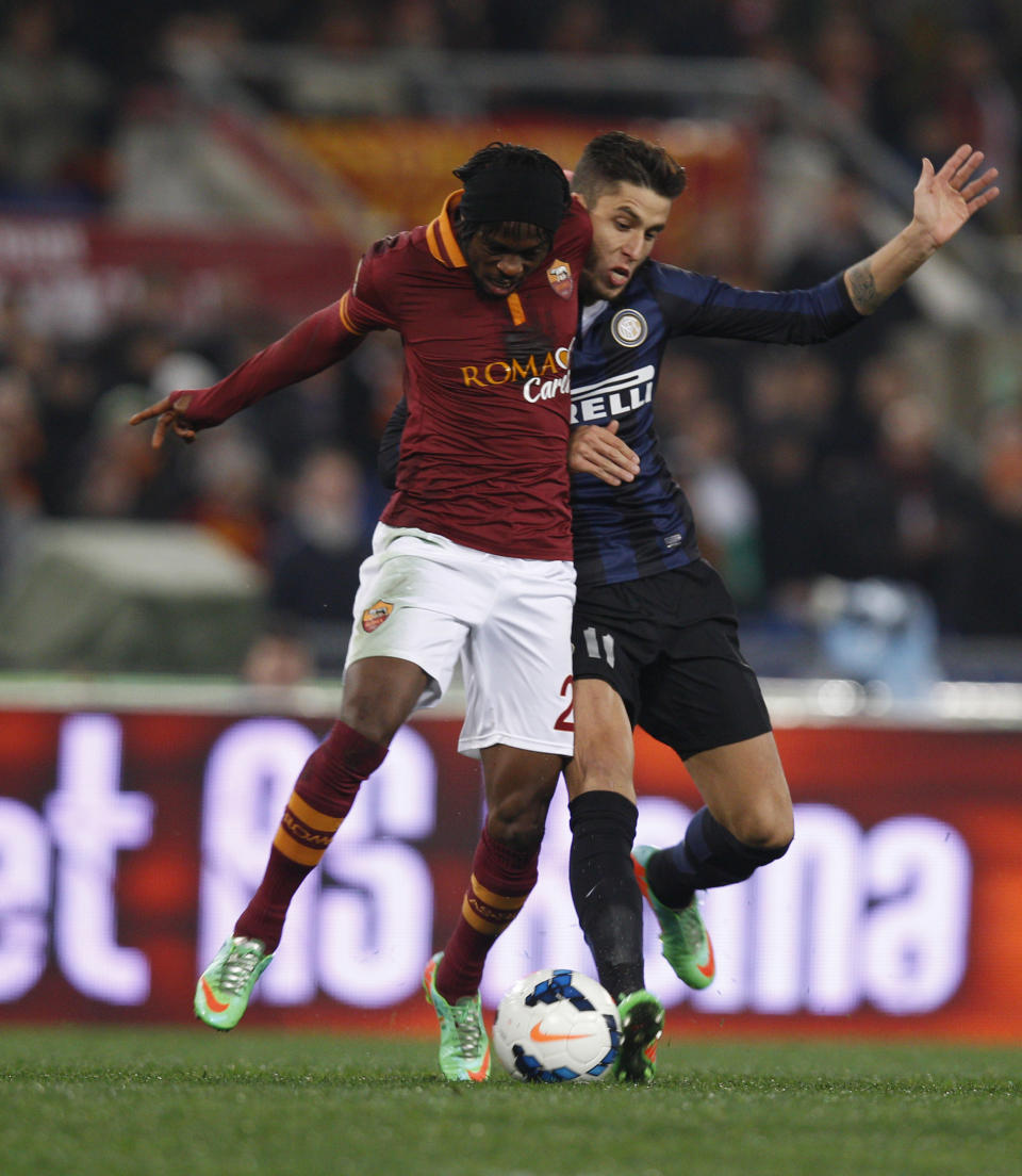 AS Roma forward Gervinho, of the Ivory Coast, left, and Inter Milan midfielder Gabriel Alvarez, of Argentina, vie for the ball during an Italian Serie A soccer match between AS Roma and Inter Milan at Rome's Olympic stadium, Saturday, March 1, 2014. (AP Photo/Alessandra Tarantino)