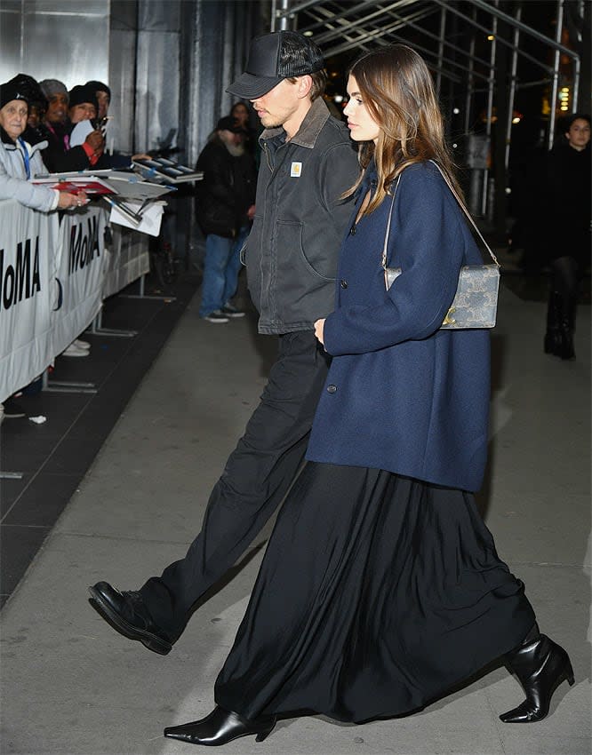 Kaia Gerber y Austin Butler entrando al estreno de George Clooney en Nueva York