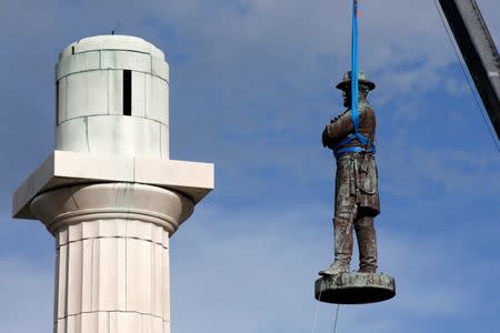 A monument of Robert E. Lee, who was a general in the Confederate Army, is removed in New Orleans, Louisiana, U.S., May 19, 2017. REUTERS/Jonathan Bachman