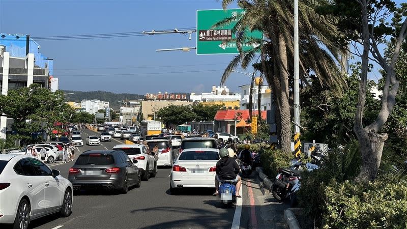 清明連假屏東前往墾丁車潮。（圖／記者陳弘逸攝影）