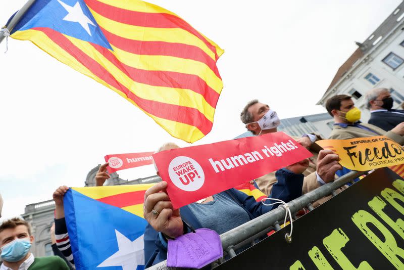 People demonstrate following the arrest of former Catalan government head Puigdemont