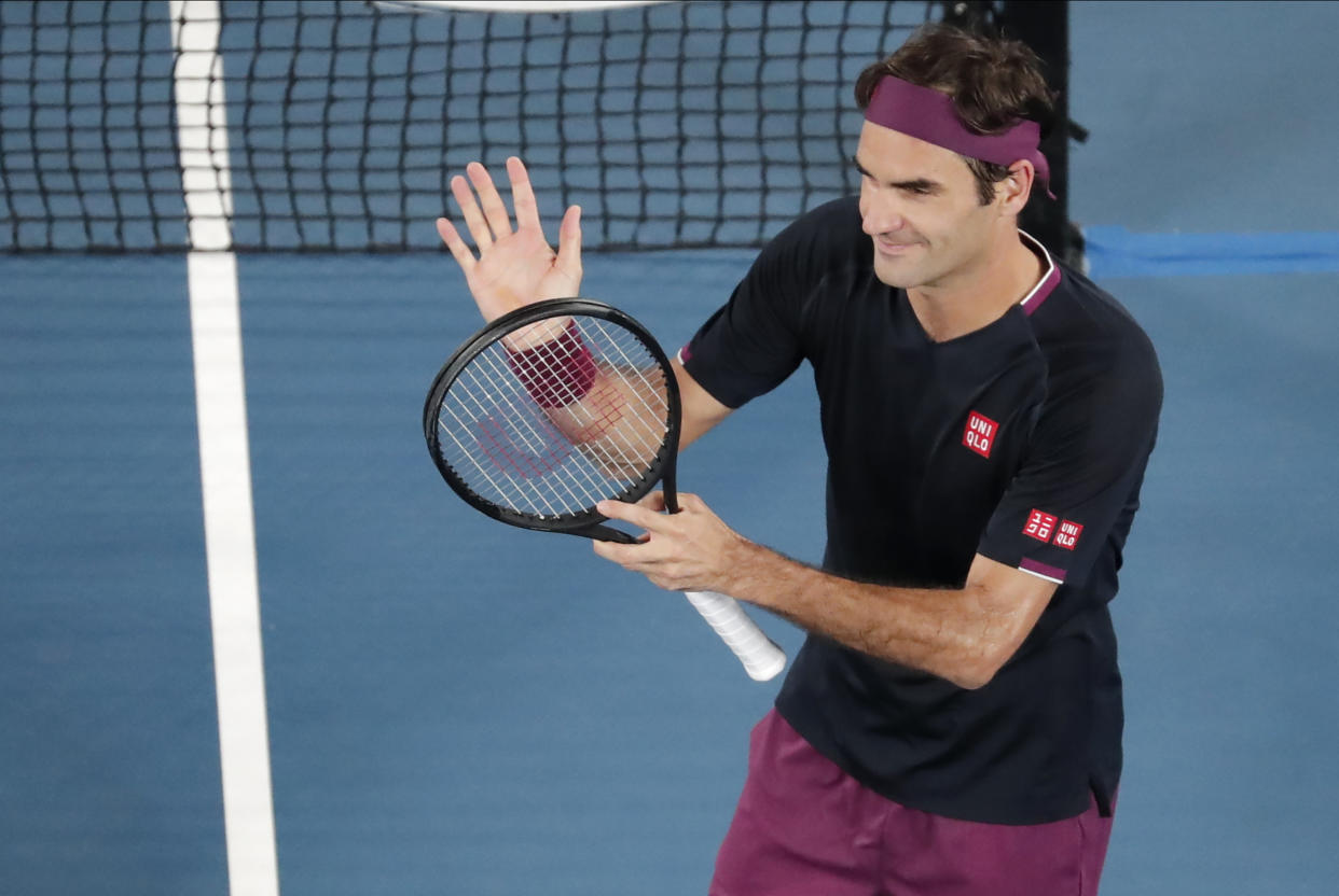 Both Serena Williams and Roger Federer made it through the second round at the Australian Open with ease in Day 4.