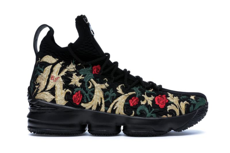 Nike LeBron 15