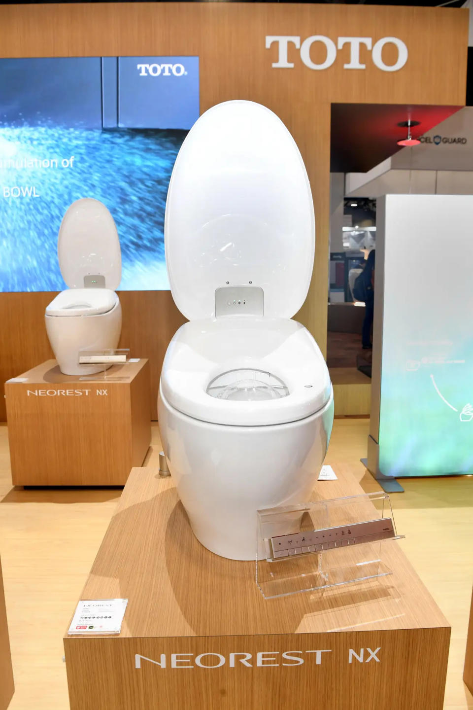 TOTO stellt auf der CES 2020, eine der weltweit größten Fachmessen für Unterhaltungselektronik, eines seiner Vorzeigeprodukte vor: die intelligente Toilette NEOREST NX1. - Copyright: Denise Truscello/Getty Images for TOTO