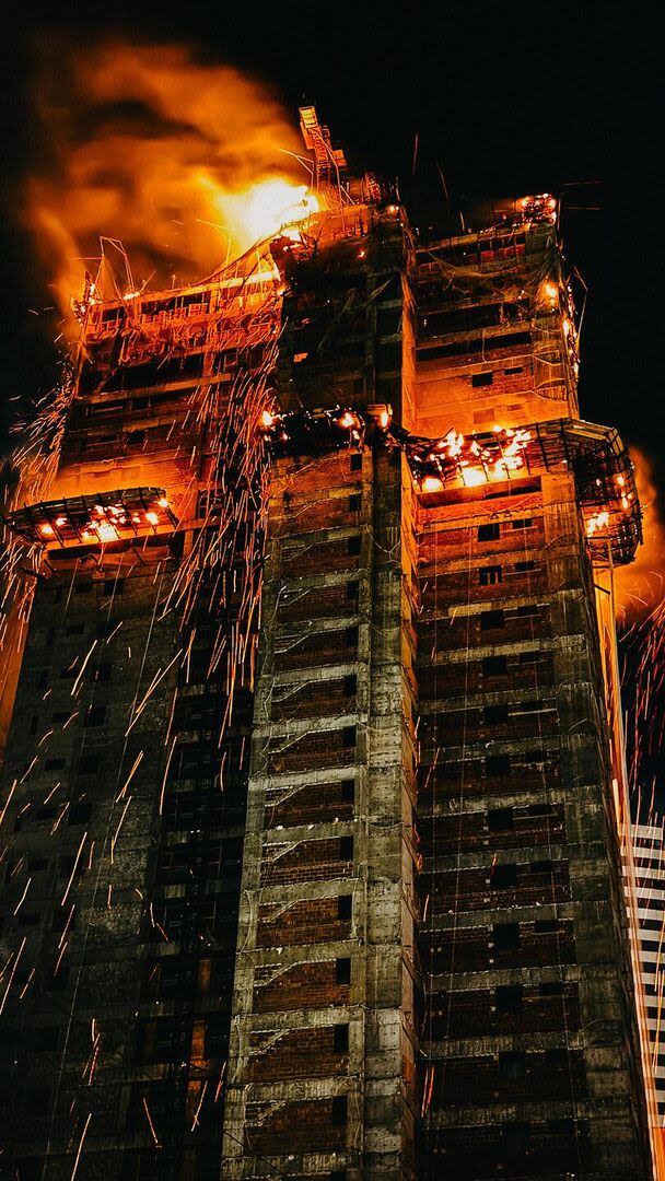 Gran incendio afecta edificio en construcción en la Zona Oeste de Recife. 29-03-24