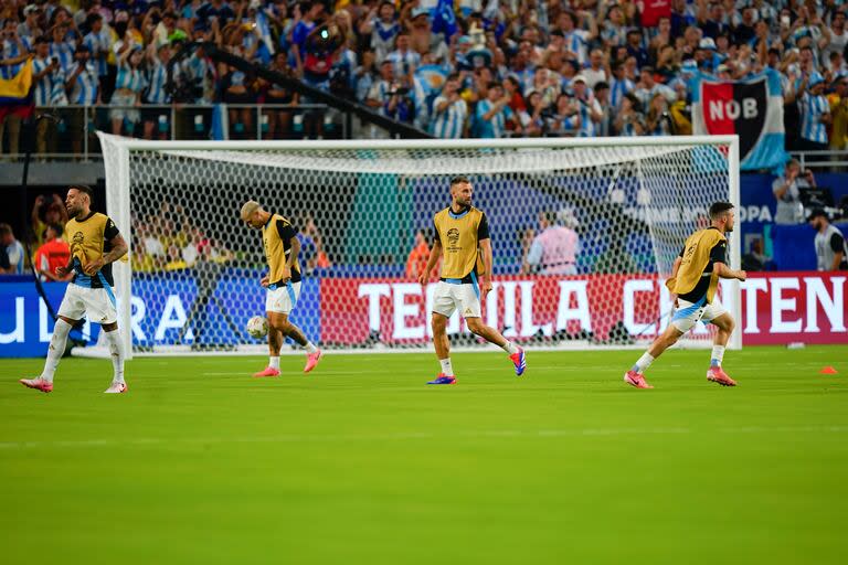 Entrada en calor de los jugadores argentinos antes del comienzo del partido.