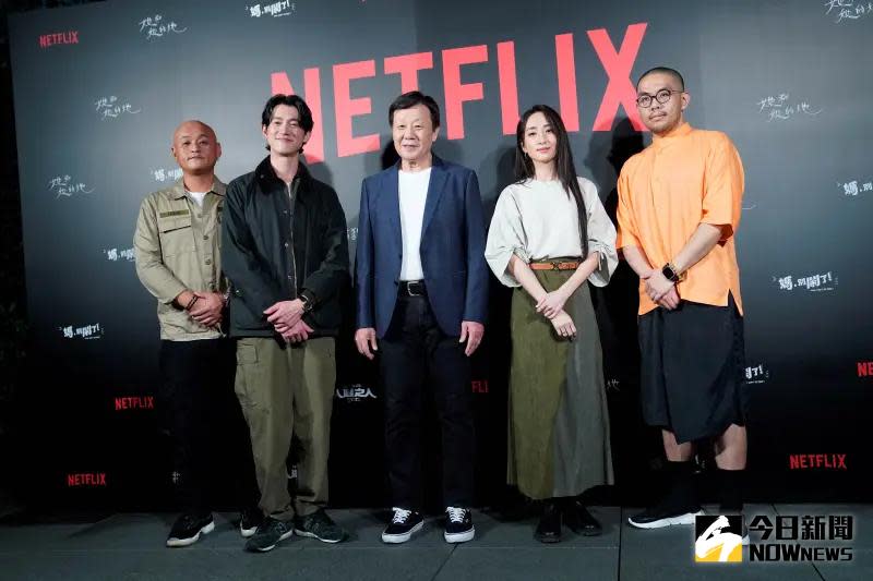 ▲左起製作人周銓、吳慷仁、寇世勳、柯佳嬿、導演李俊宏的《媽，別鬧了！》未獲金鐘獎青睞。（圖／記者林敬原攝）