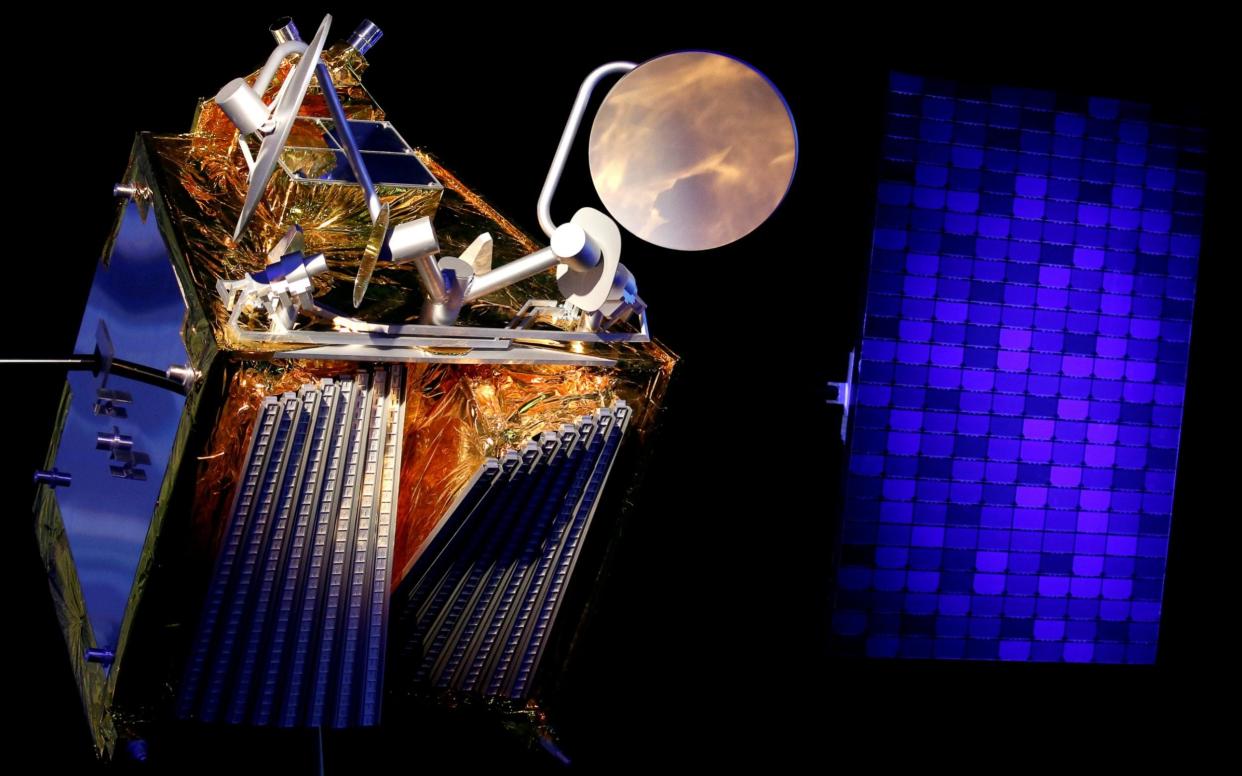 A scale model of a OneWeb satellite and its solar panel  - Regis Duvignau /Reuters