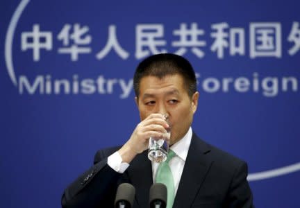 Chinese Foreign Ministry spokesman Lu Kang drinks a cup of water at a regular news conference in Beijing, October 27, 2015.  REUTERS/Kim Kyung-Hoon