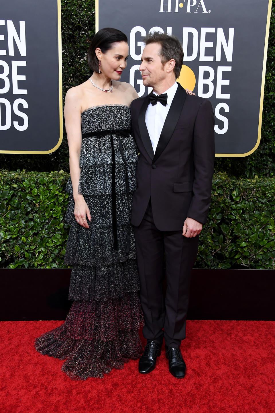 BEVERLY HILLS, CALIFORNIA - JANUARY 05:  (L-R) Leslie Bibb and Sam Rockwell attends the 77th Annual Golden Globe Awards at The Beverly Hilton Hotel on January 05, 2020 in Beverly Hills, California. (Photo by Steve Granitz/WireImage)