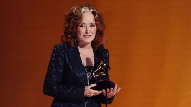 Watch Bonnie Raitt Win Song Of The Year For Just Like That