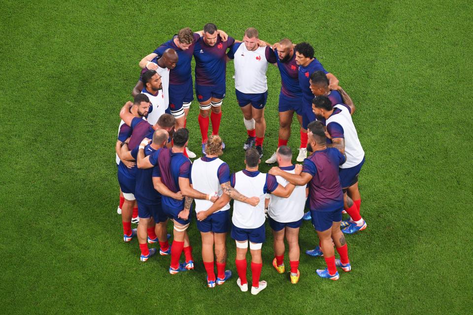France huddle up (Getty Images)