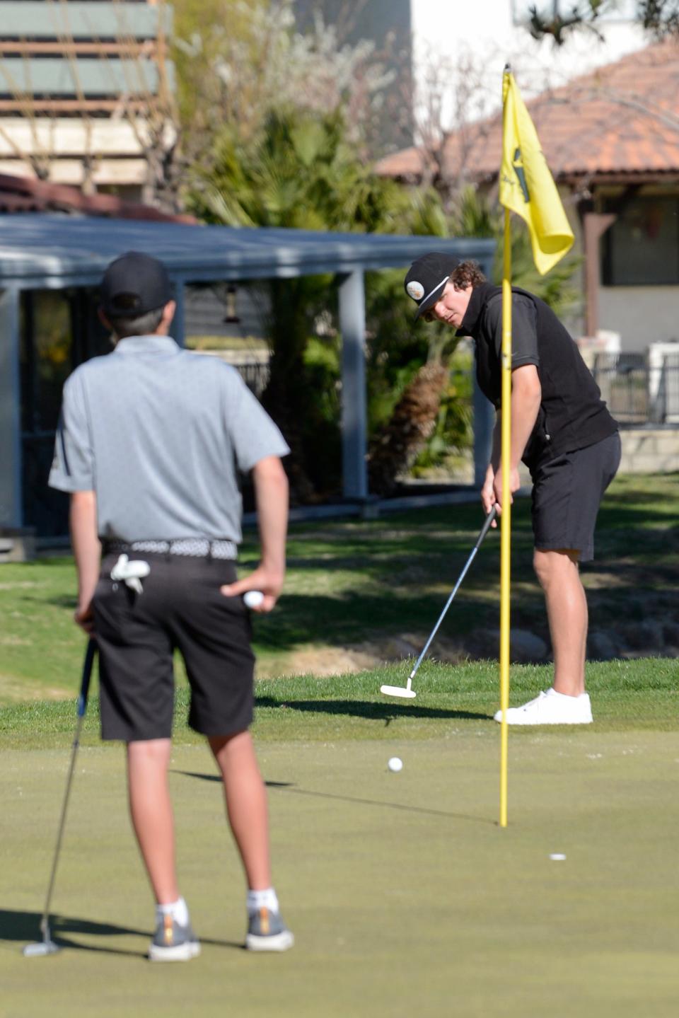 Apple Valley’s Brady Fonville putts on the eighth hole at Bear Valley Country Club on Thursday, April 6, 2023.