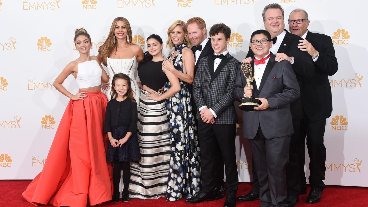 LOS ANGELES, CA - AUGUST 25:  Actresses Sarah Hyland, Sof?a Vergara, Aubrey Anderson-Emmons, Julie Bowen and Ariel Winter, Jesse Tyler Ferguson, Nolan Gould, Rico Rodriguez, Eric Stonestreet and Ed O'Neill, winners of the Outstanding Comedy Series Award for 