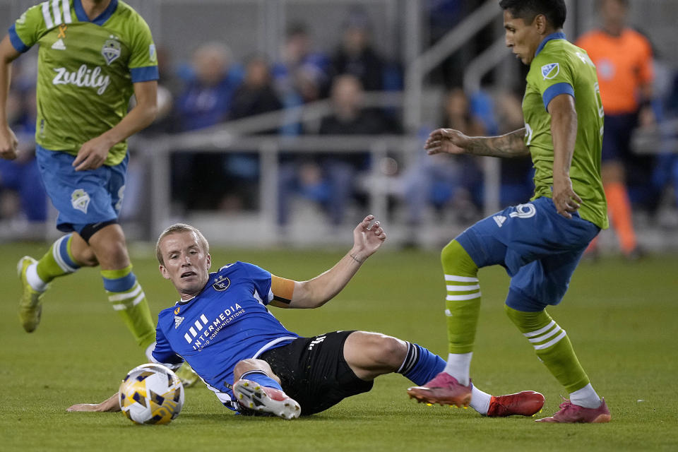 San Jose Earthquakes midfielder Jackson Yueill, left, kicks the ball away from Seattle Sounders forward Raul Ruidiaz, right, during the first half of an MLS soccer match Wednesday, Sept. 29, 2021, in San Jose, Calif. (AP Photo/Tony Avelar)