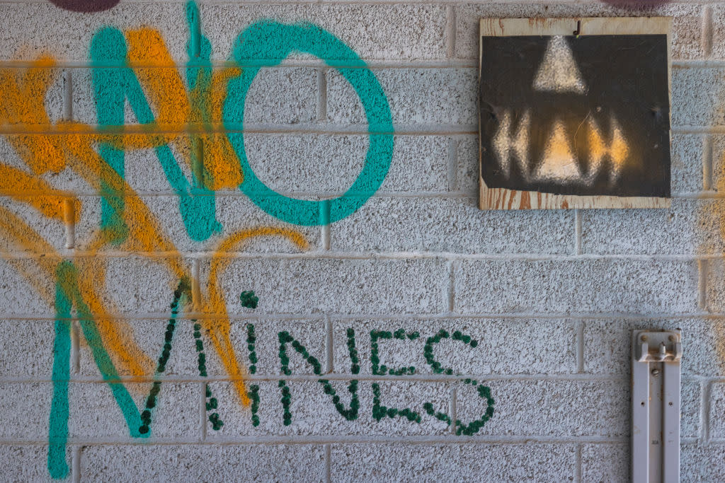 Murals Decorate Structures Around Navajo Nation