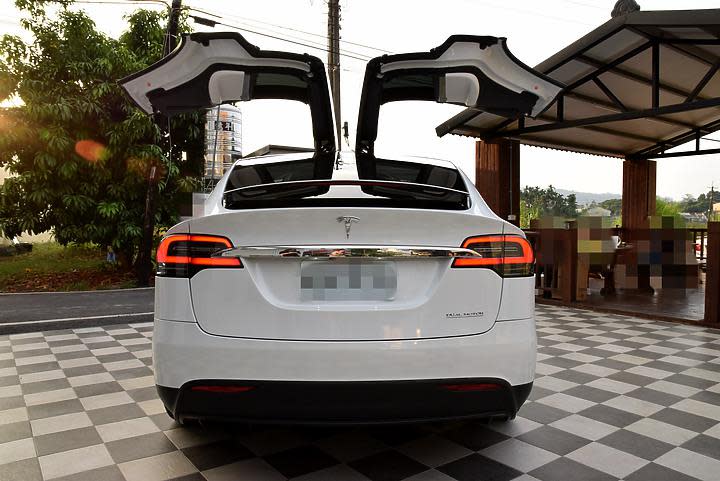 【開箱】TESLA MODEL X