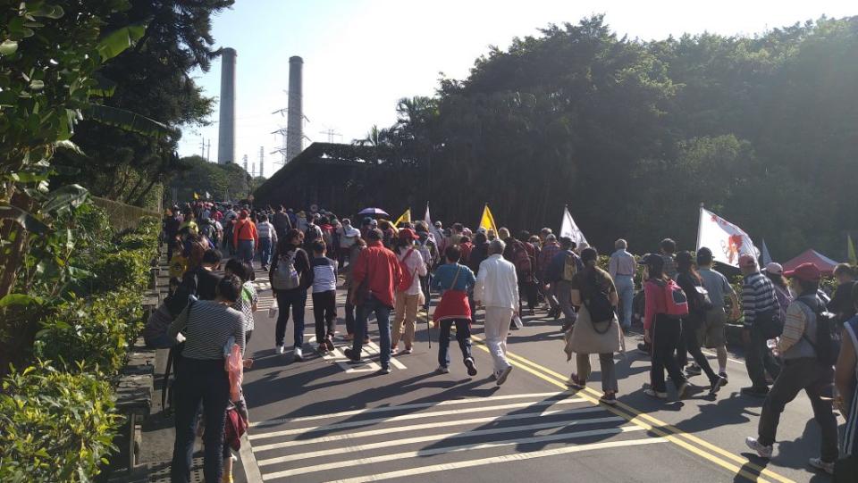 基隆市中山區社區全民健走暨嘉年華活動十二日在協和發電廠登場。（記者楊耀華攝）