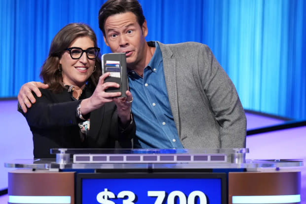 Celebrity Jeopardy! host Mayim Bialik and winner Ike Barinholtz<p>ABC</p>