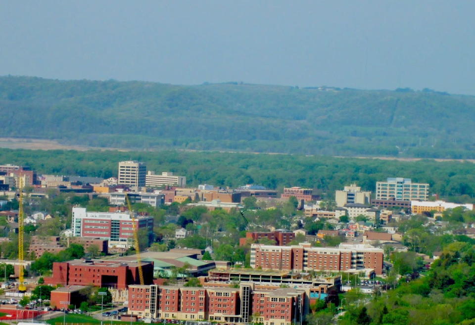 La Crosse-Onalaska, Wisconsin > Pct. without health insurance: 7.8% > Pct. food insecure: 4.8% > Obesity rate: 22.5% > 2014 unemployment rate: 4.4%