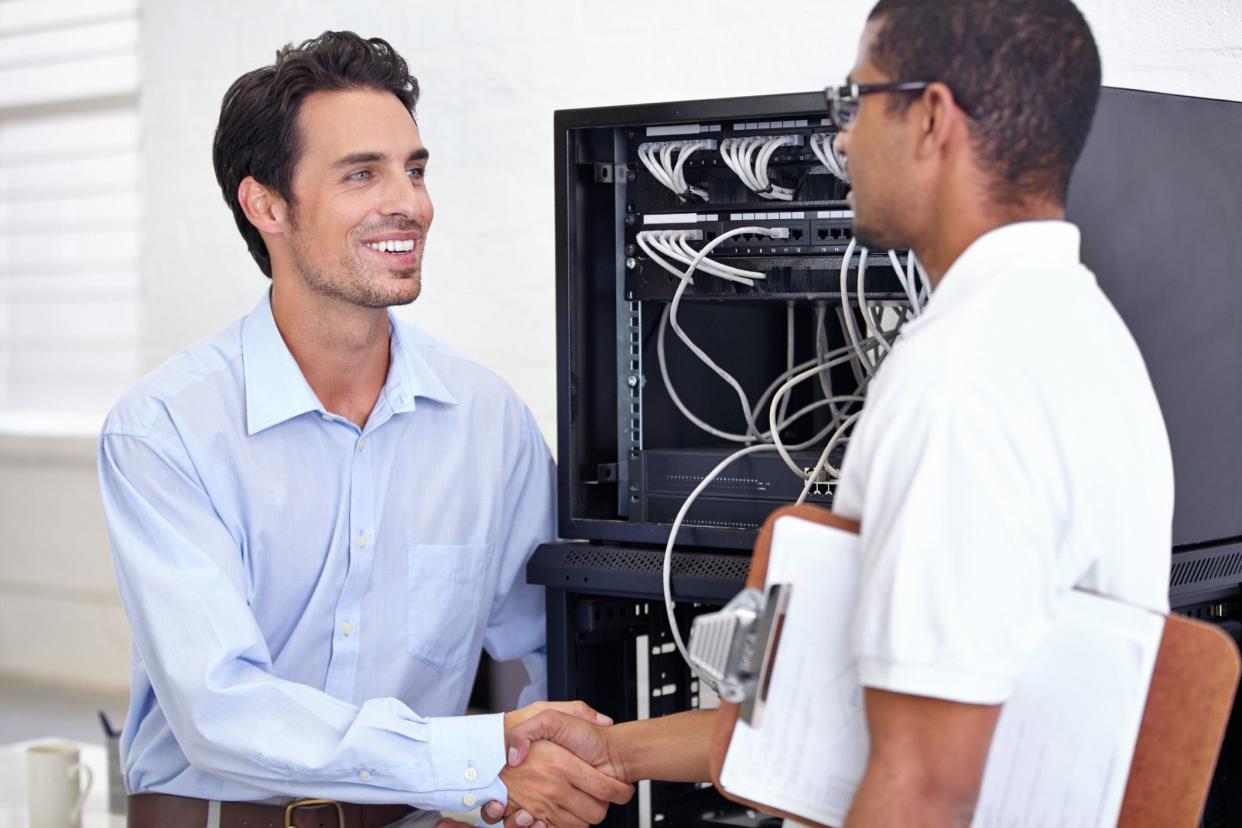 it specialist shaking hands with man
