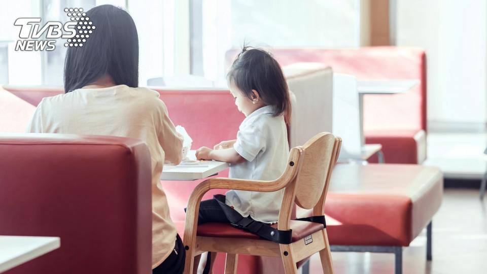 女子近日在餐廳接到一組奧客。（示意圖，與當事人無關／shutterstock達志影像）