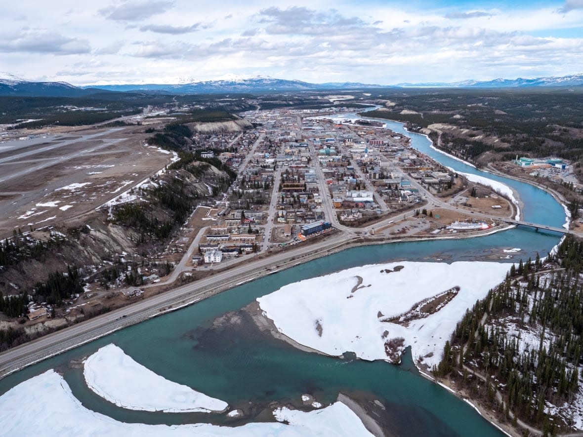 Downtown Whitehorse. The auditor general released a scathing report this week that says the Yukon government hasn't done enough to provide adequate and affordable housing to those who need it most.  (Vincent Bonnay/Radio-Canada - image credit)