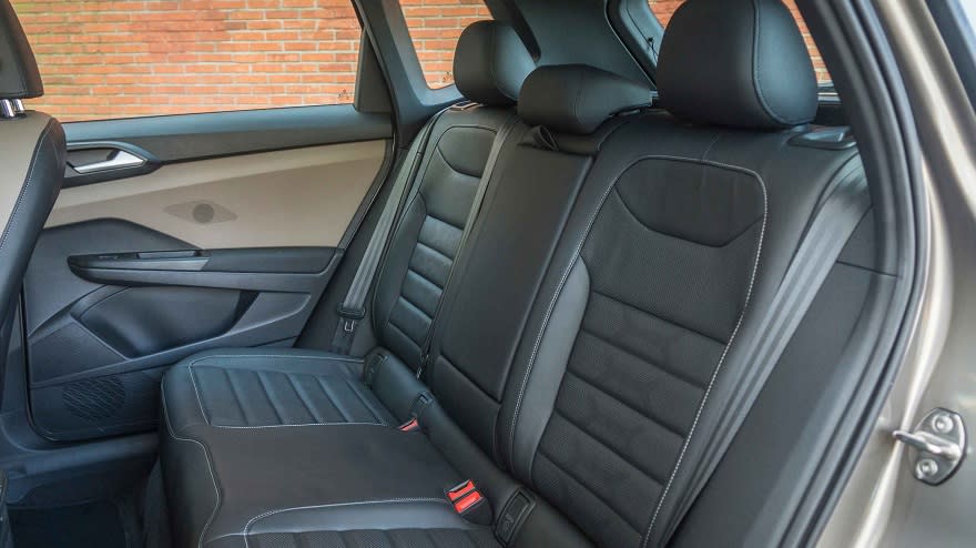 El Volkswagen Taos tiene más espacio interior.