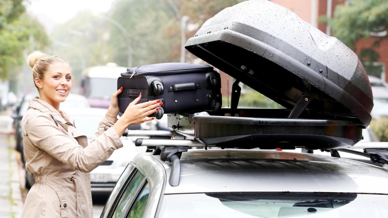 Besonders praktisch ist es, wenn der Zugang zur Dachbox von zwei Seiten möglich ist.