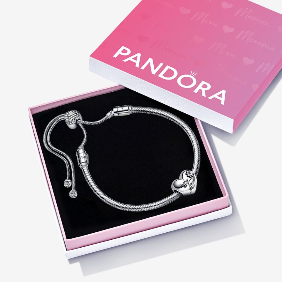 Heart & Clover Bracelet Gift Set. Image via Pandora.