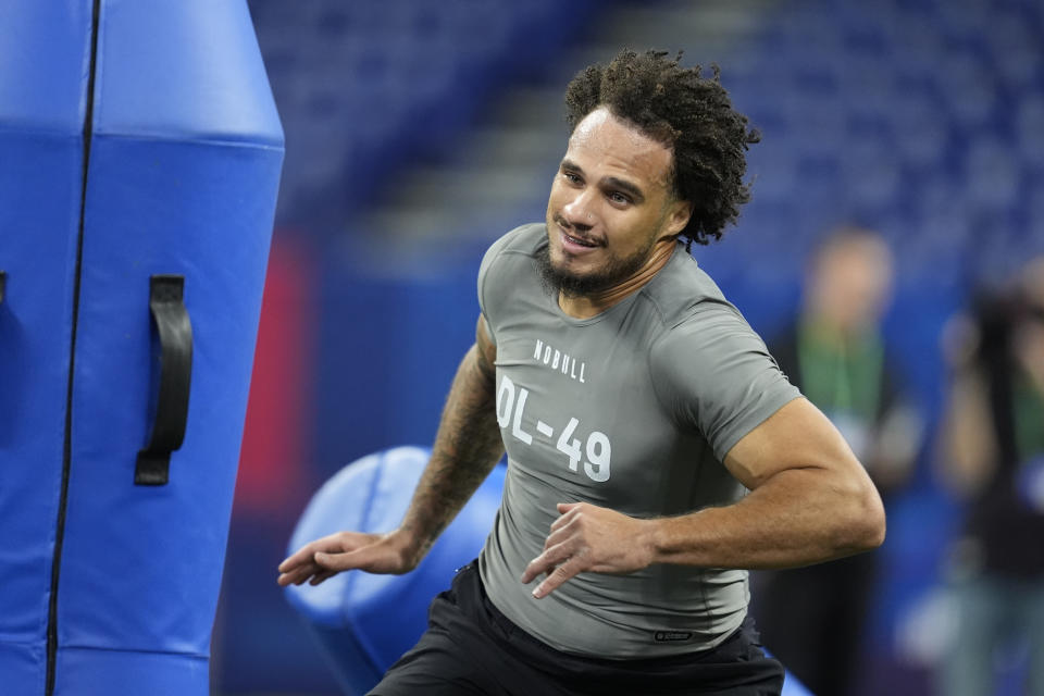 Washington defensive lineman Bralen Trice runs a drill at the NFL football scouting combine, Thursday, Feb. 29, 2024, in Indianapolis. (AP Photo/Michael Conroy)