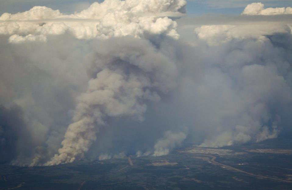 Wildfires continue burning in and around Fort McMurray, Alta., Wednesday, May 4, 2016. THE CANADIAN PRESS/Jeff McIntosh