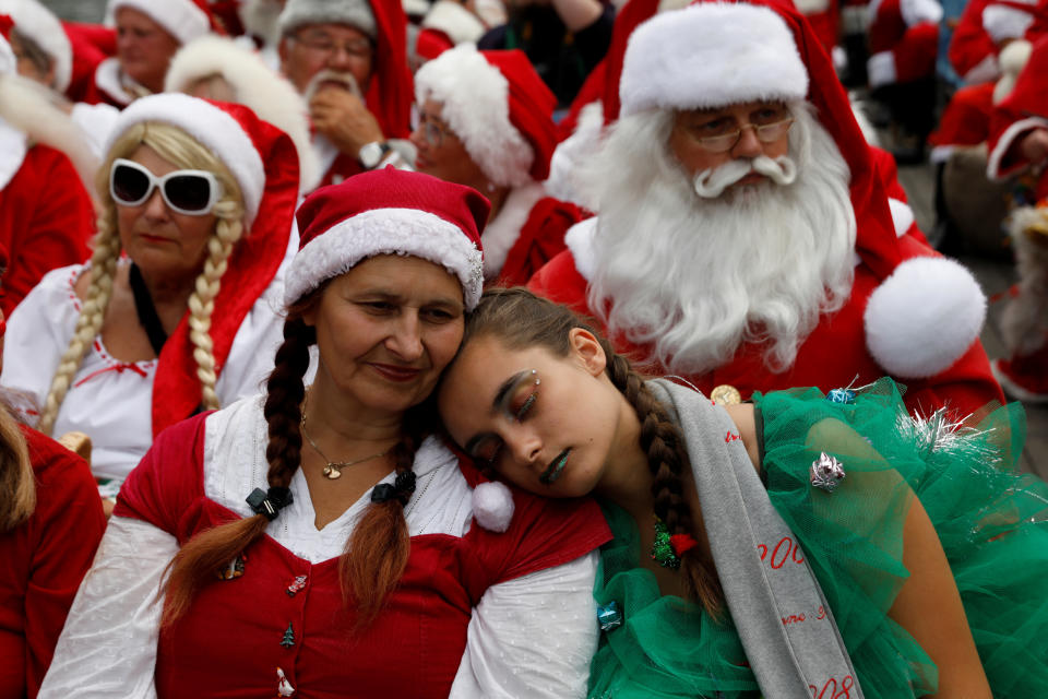 <p>A person dressed as a Christmas tree rests during a canal boat cruise during the World Santa Claus Congress, an annual event held every summer in Copenhagen, Denmark, July 23, 2018. (Photo: Andrew Kelly/Reuters) </p>