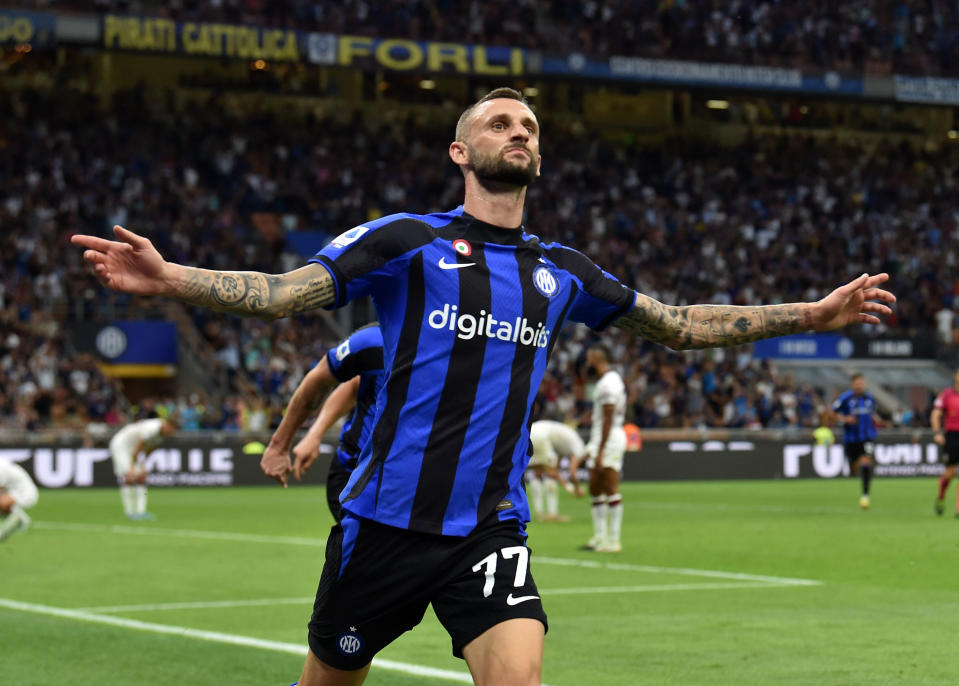 MILAN, ITALY - SEPTEMBER 10:  Marcelo Brozovic of FC Internazionale celebrates after scoring opening goal during the Serie A match between FC Internazionale and Torino FC at Stadio Giuseppe Meazza on September 10, 2022 in Milan, Italy.  (Photo by Giuseppe Bellini/Getty Images)