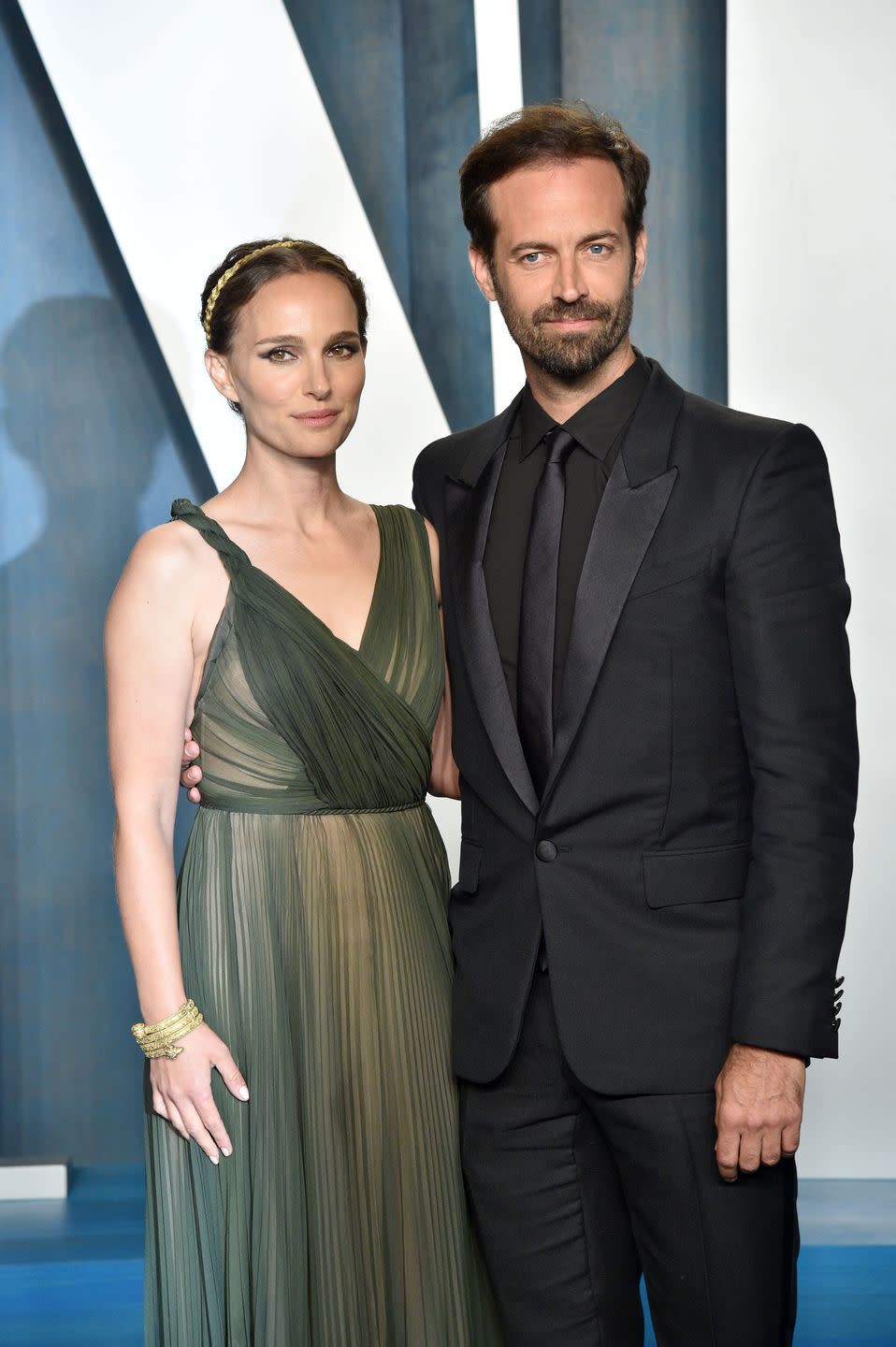 beverly hills, california march 27 natalie portman and benjamin millepied attend the 2022 vanity fair oscar party hosted by radhika jones at wallis annenberg center for the performing arts on march 27, 2022 in beverly hills, california photo by lionel hahngetty images