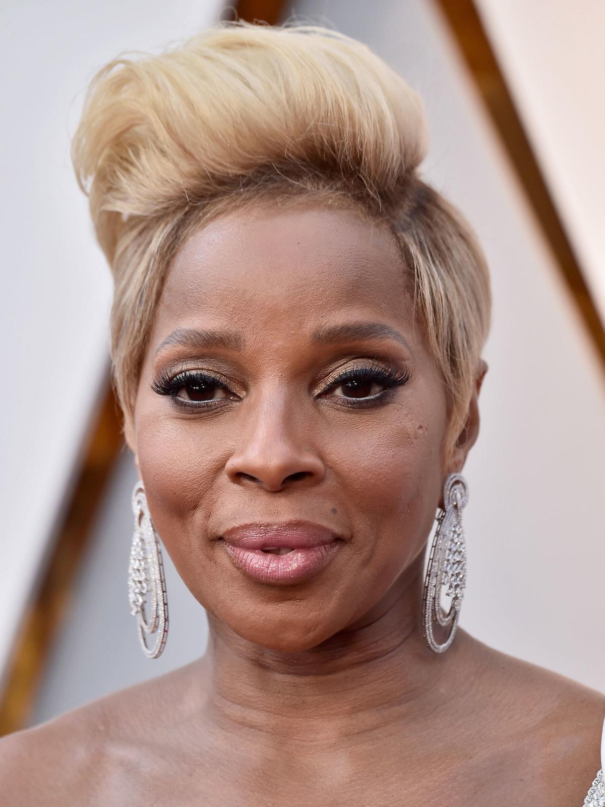 Mary J. Blige's Hair and Makeup Artists Reveal Their Super Bowl Glam  Secrets